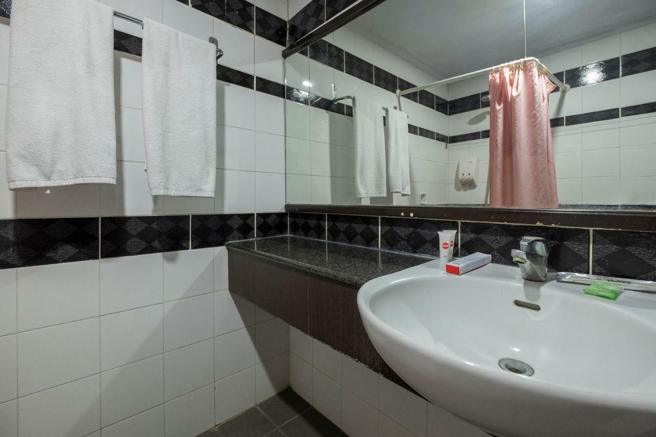 Oyo 628 Losari Metro Makasar Exteriér fotografie